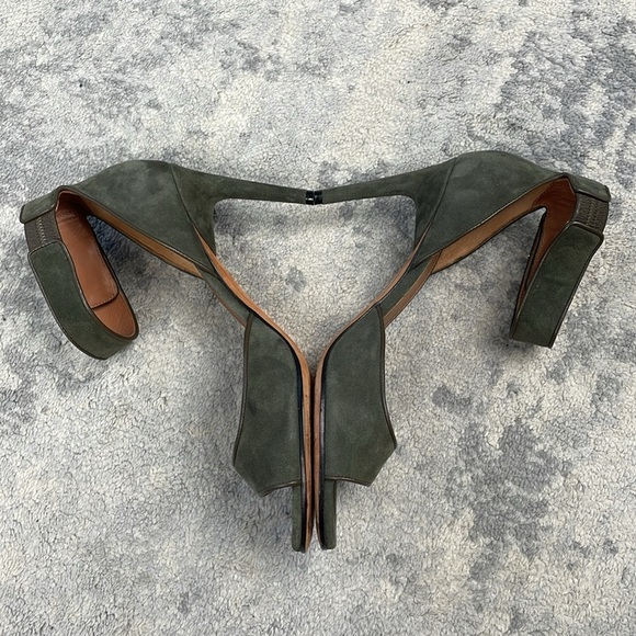 Givenchy Shark Lock Ankle Strap Stiletto Heels Sandals Gray Suede Sz 40 - Picture 11 of 15